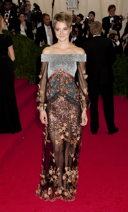 ชุดราตรียาว