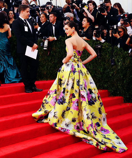 ชุดราตรียาว