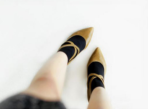 ถุงเท้ากับรองเท้าส้นสูง