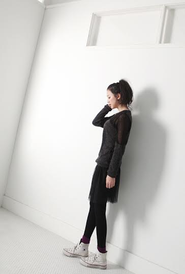 รองเท้าผ้าใบสีขาว