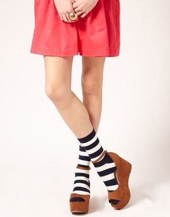 ถุงเท้ากับรองเท้าส้นสูง