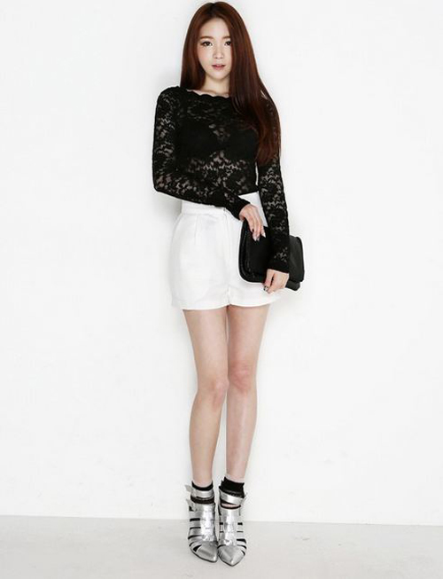 ถุงเท้ากับรองเท้าส้นสูง