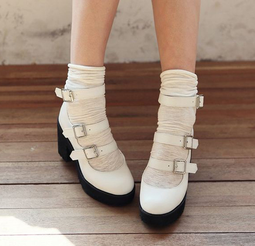 ถุงเท้ากับรองเท้าส้นสูง