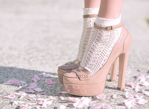 ถุงเท้ากับรองเท้าส้นสูง