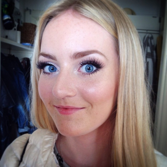 วัยรุ่นฝรั่งแต่งหน้า