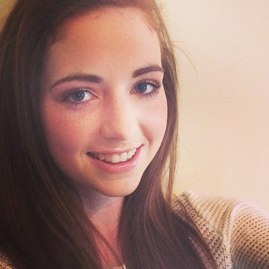 วัยรุ่นฝรั่งแต่งหน้า