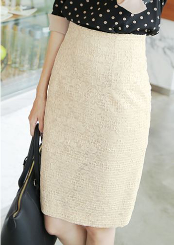 กระโปรงลูกไม้ใส่กับเสื้อแบบไหน 