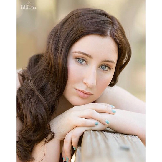 วัยรุ่นฝรั่งแต่งหน้า