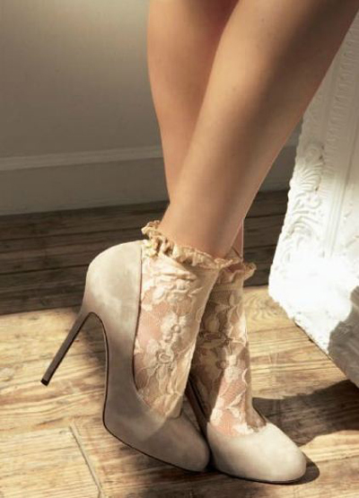 ถุงเท้ากับรองเท้าส้นสูง