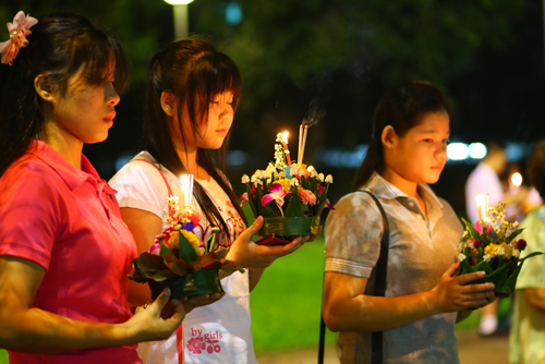 วันลอยกระทง 2556