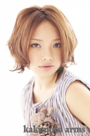 แบบผมสั้นแสกกลาง