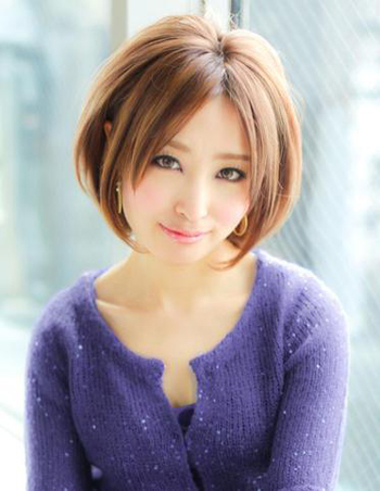 แบบผมสั้นแสกกลาง