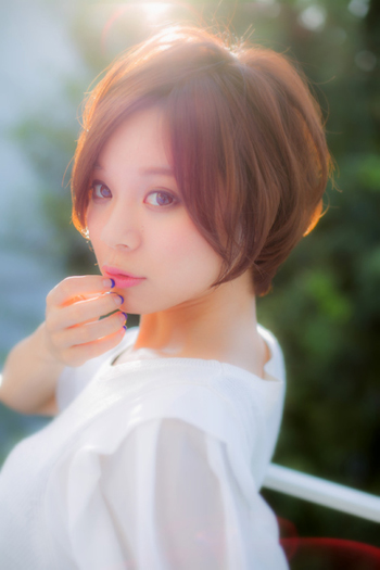 แบบผมสั้นแสกกลาง