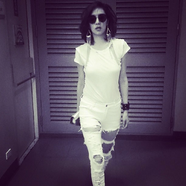 กางเกงยีนส์ขาดเยอะ ๆ