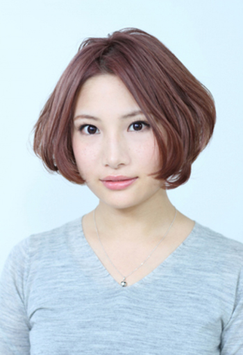 แบบผมสั้นแสกกลาง