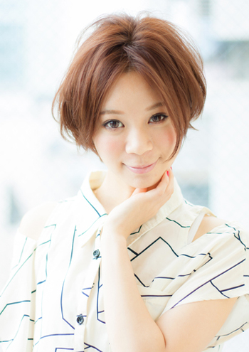 แบบผมสั้นแสกกลาง