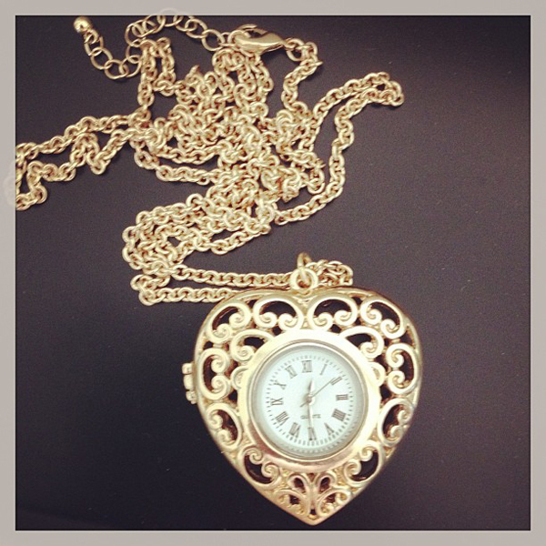 นาฬิกาสร้อยคอผู้หญิง