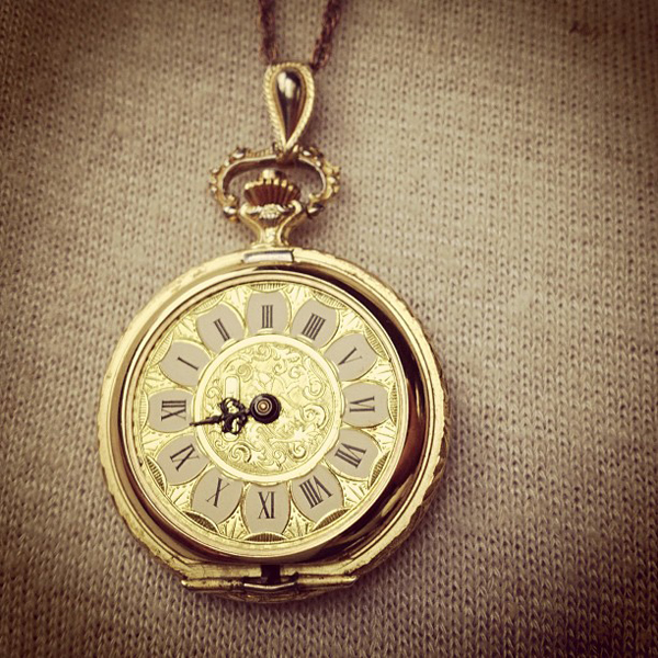 นาฬิกาสร้อยคอผู้หญิง