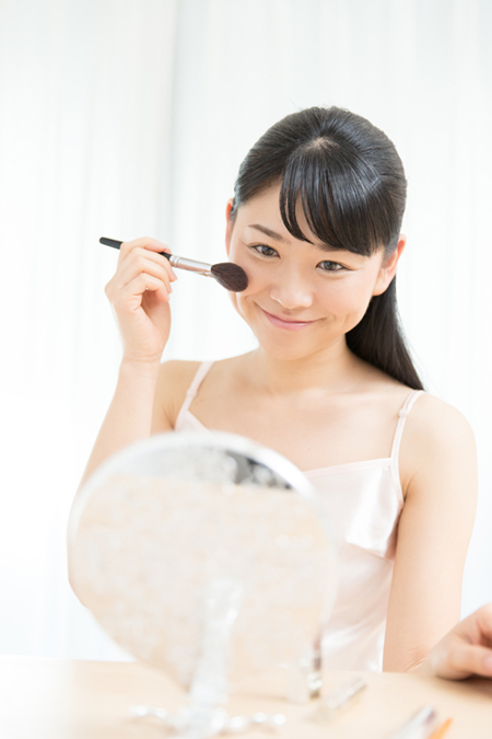 แต่งหน้าสาวผมสีเข้ม