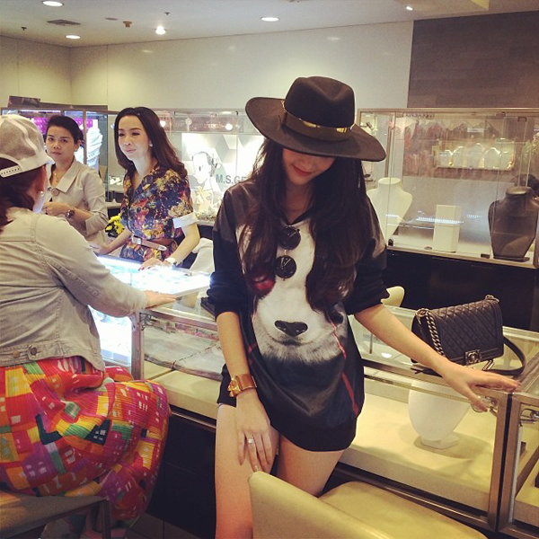 ใหม่ ดาวิกา