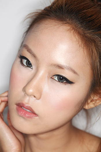 วิธีกรีดอายไลน์เนอร์