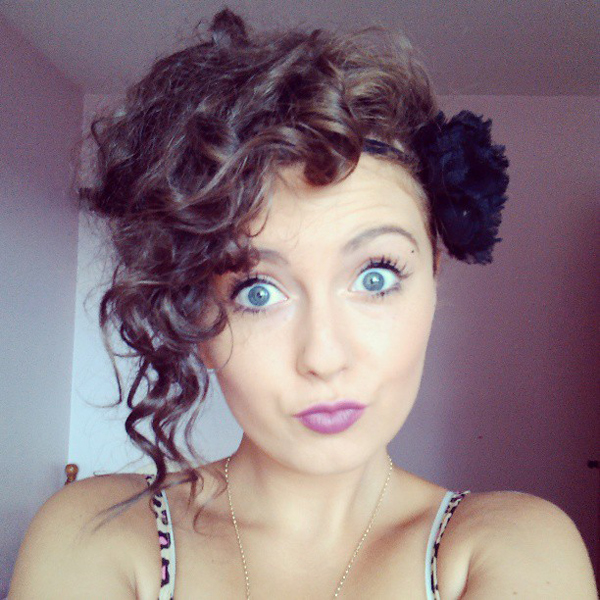 ทรงผมออกงานกลางคืนคนผมหยิก