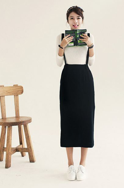 ใส่รองเท้าผ้าใบกับกระโปรง