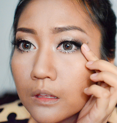 แต่งหน้าเป็นสาวผิวแทน