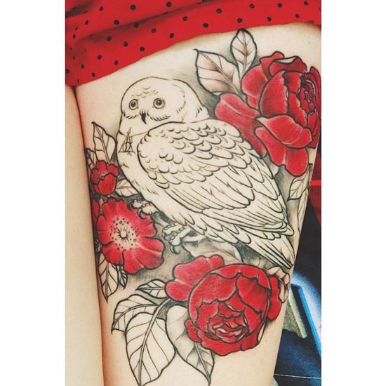 รอยสักต้นขาผู้หญิง 