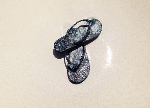 รองเท้าเล่นน้ำสงกรานต์