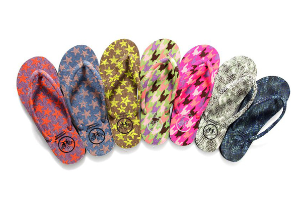 รองเท้าเล่นน้ำสงกรานต์