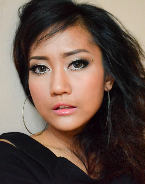 แต่งหน้าเป็นสาวผิวแทน