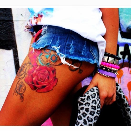 รอยสักต้นขาผู้หญิง 