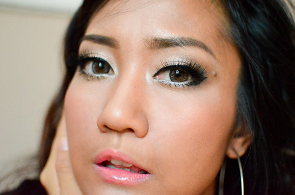 แต่งหน้าเป็นสาวผิวแทน