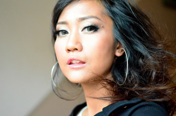 แต่งหน้าเป็นสาวผิวแทน