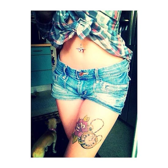 รอยสักต้นขาผู้หญิง 