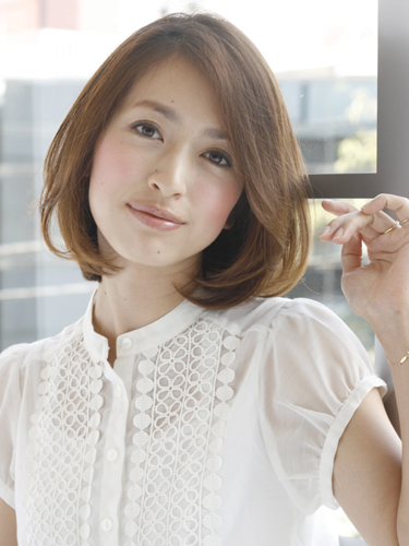 ทรงผมสั้นสําหรับคนหน้ายาว 