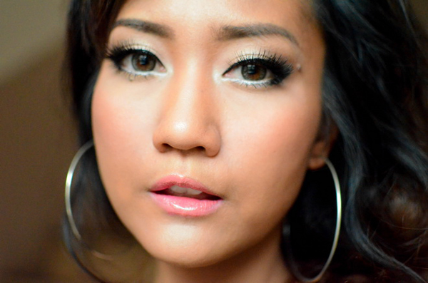 แต่งหน้าเป็นสาวผิวแทน