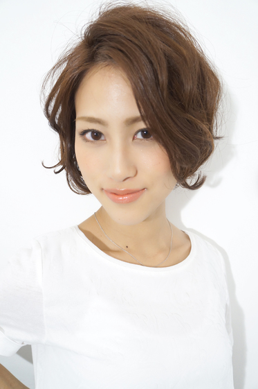 ทรงผมสั้นสําหรับคนหน้ายาว 