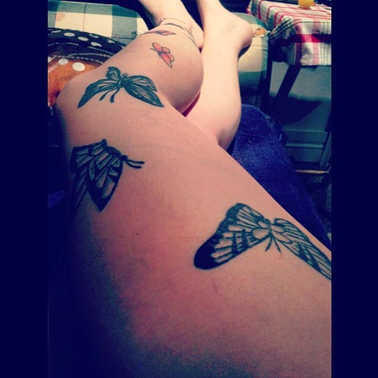 รอยสักต้นขาผู้หญิง 