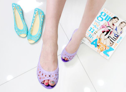 รองเท้าเล่นน้ำสงกรานต์