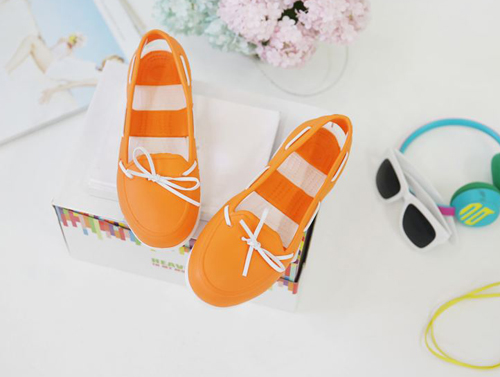 รองเท้าเล่นน้ำสงกรานต์