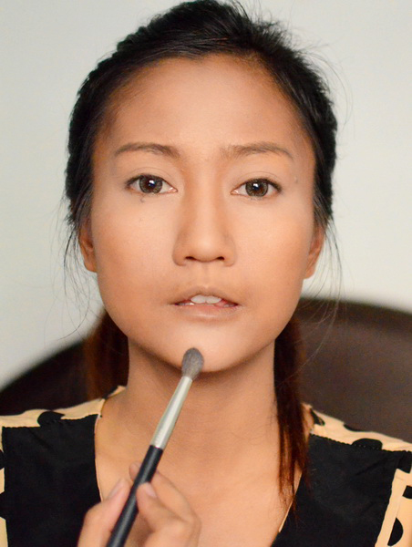 แต่งหน้าเป็นสาวผิวแทน