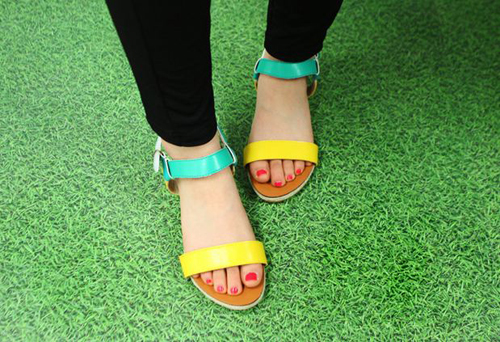 รองเท้าเล่นน้ำสงกรานต์