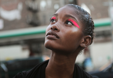 แต่งตาสีนีออน