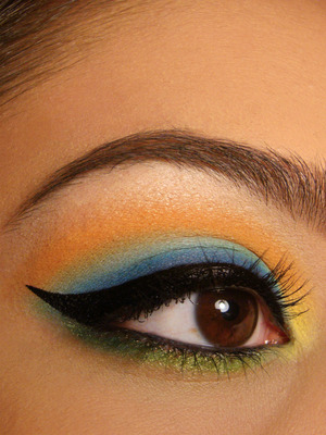 แต่งตาสีนีออน