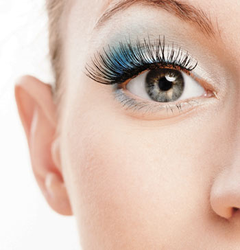 ติดขนตาปลอม