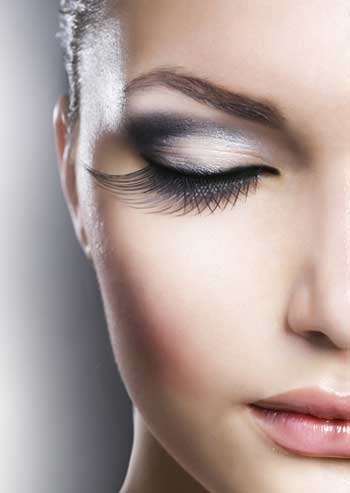 วิธีติดขนตาปลอม