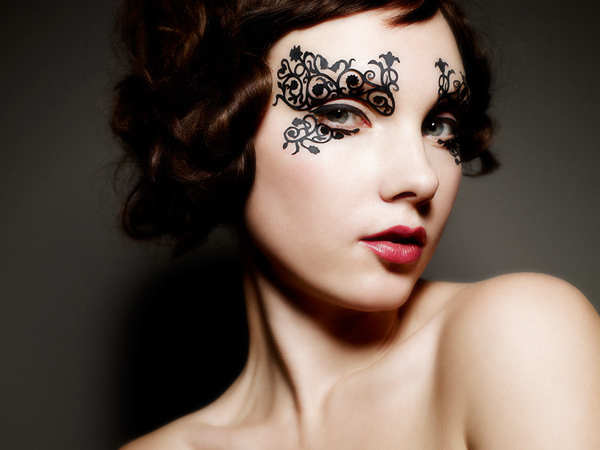 สติกเกอร์ลายฉลุ