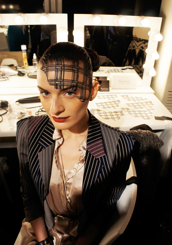 สติกเกอร์ลายฉลุ